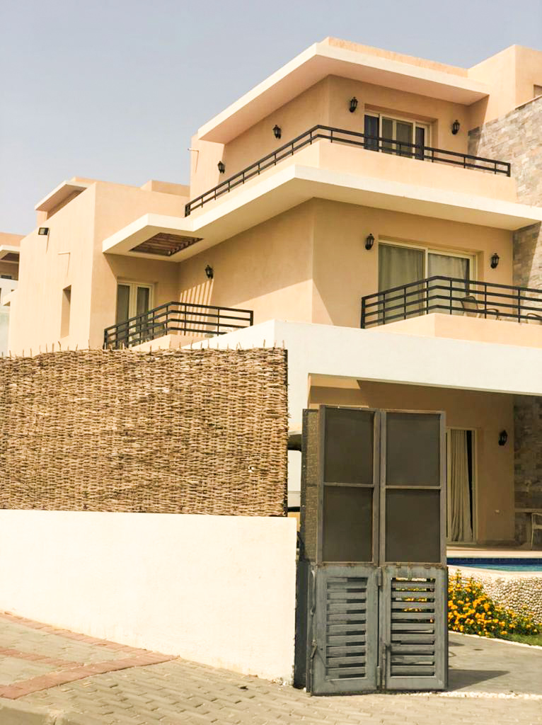 (102-103)”Experience Ultimate Elegance: 8-Bedroom Luxury Villa