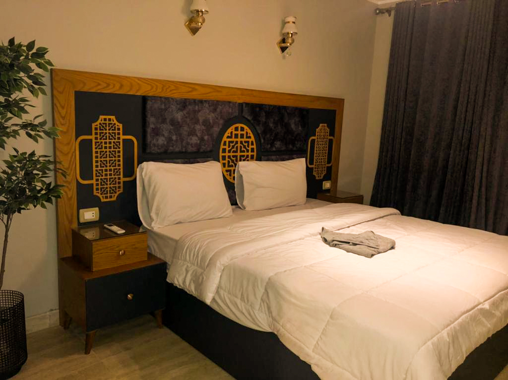 (102-103)”Experience Ultimate Elegance: 8-Bedroom Luxury Villa